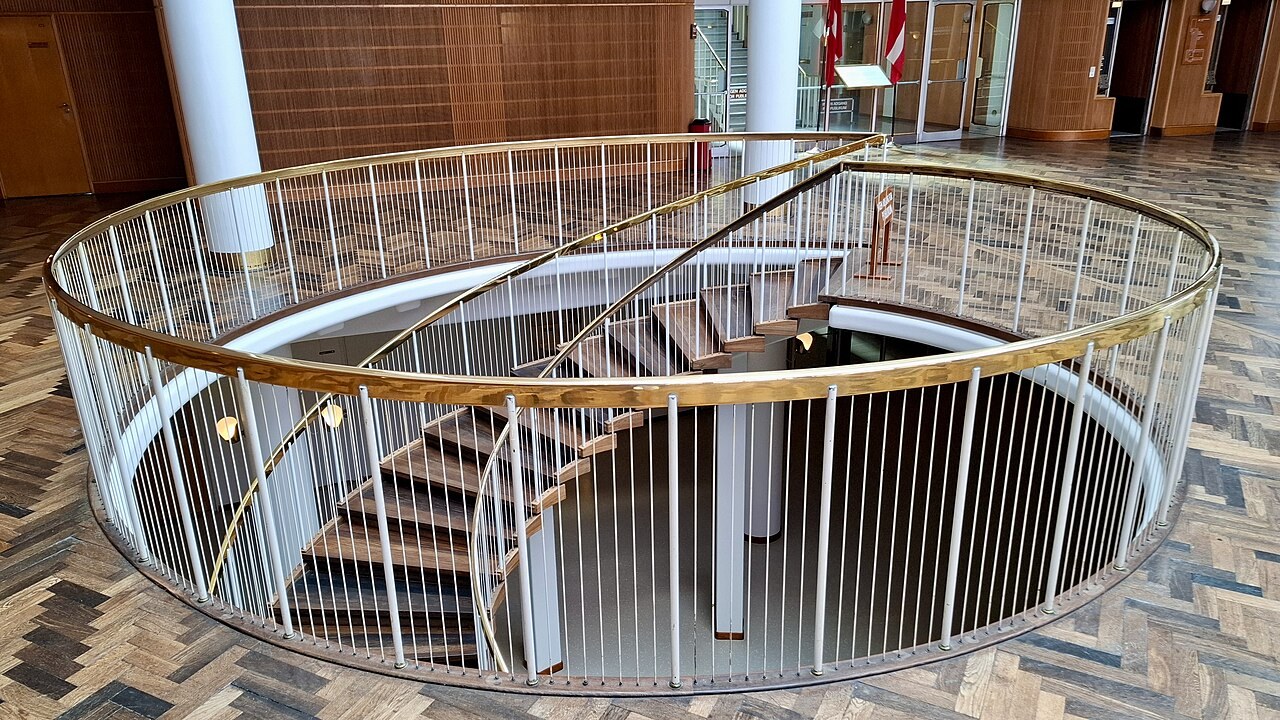 Spotting stairs and thresholds before your stay