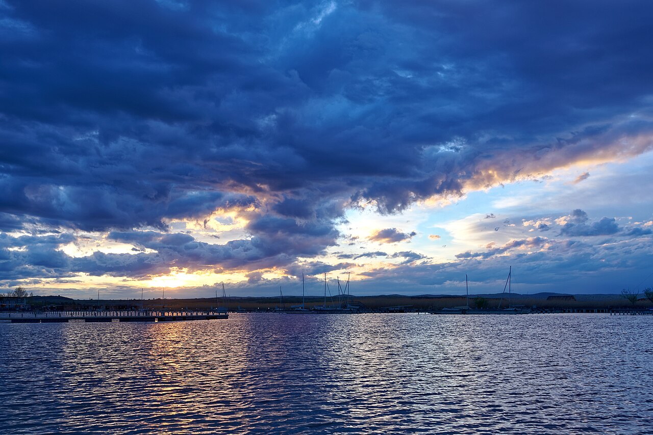 Ein Abend am See: Lichtwechsel und sicheren Rückweg planen