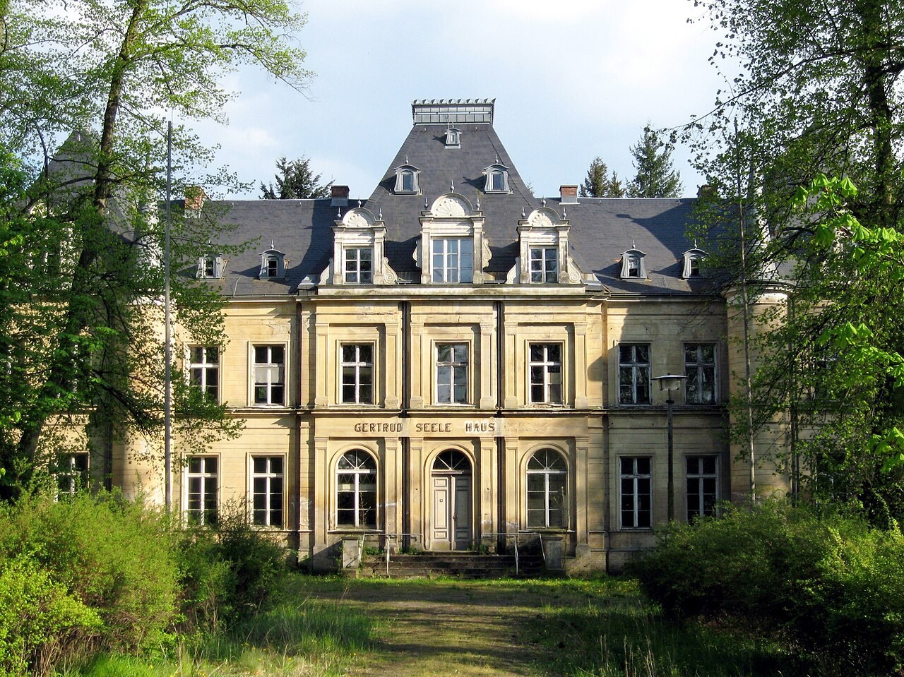 Lanke erkunden: Ortsbild, Schlossumfeld und Seen